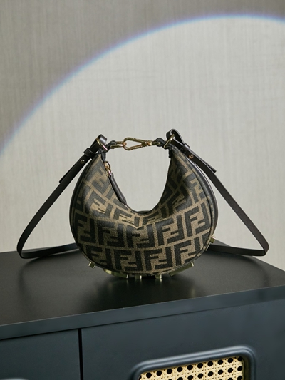 フェンディバッグ正面デザイン